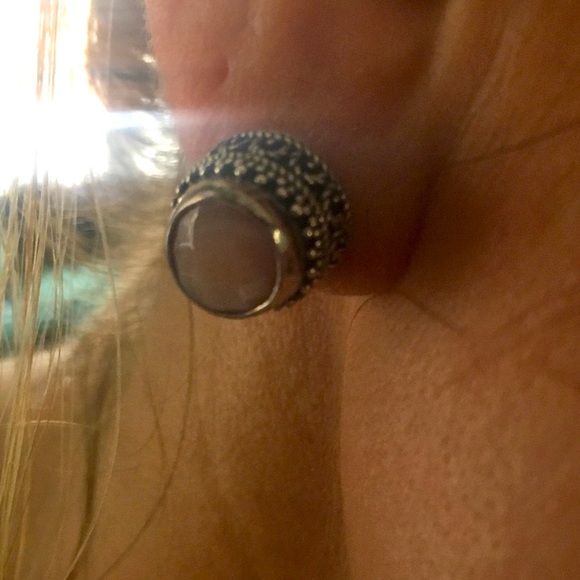 Sterling silver stud earrings with pink stones - Picture 4 of 5